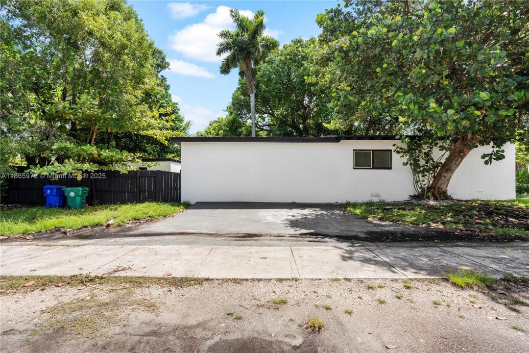 1001 NE 82nd St, Miami, Florida 33138