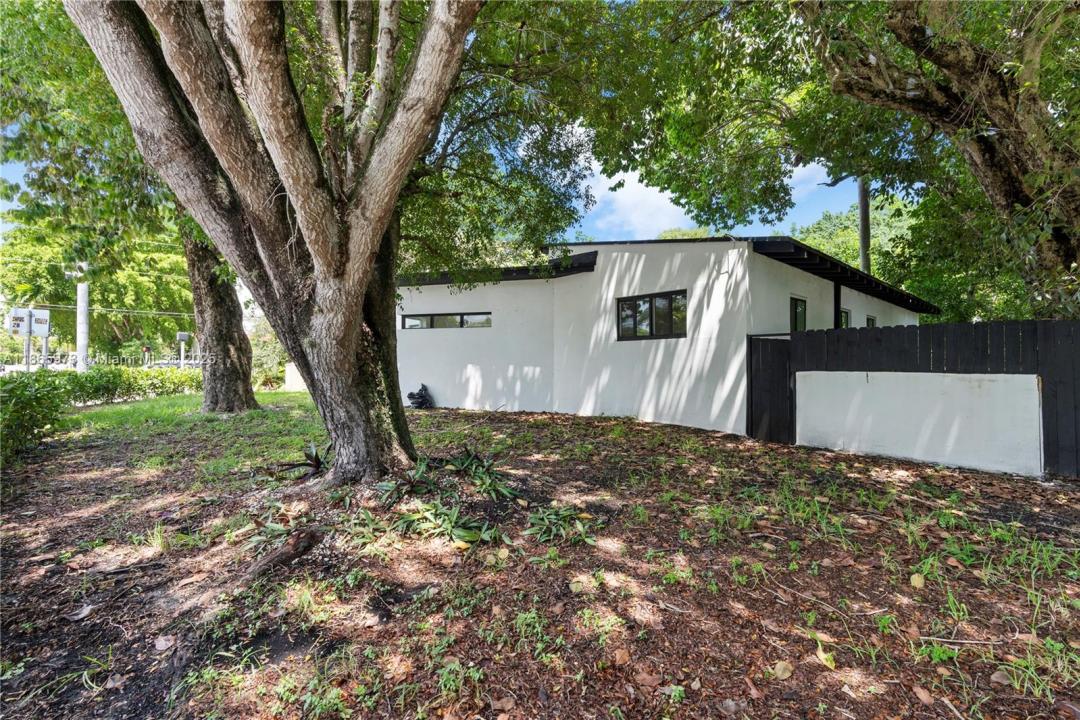 1001 NE 82nd St, Miami, Florida 33138