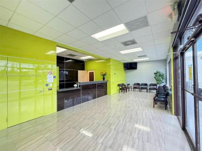 2950 Griffin Rd, Dania Beach, Florida 33312, USA