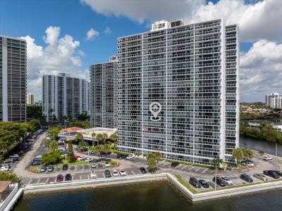 20515 E Country Club Dr 746, Aventura, Florida 33180, USA