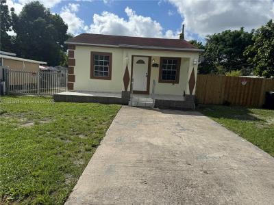 1178 NW 105th Ter, Miami, Florida 33150, USA