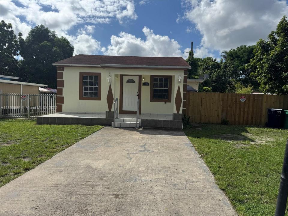 1178 NW 105th Ter, Miami, Floryda 33150, USA