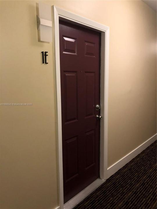 1051 Meridian Ave 1E, Miami Beach, Floryda 33139, USA
