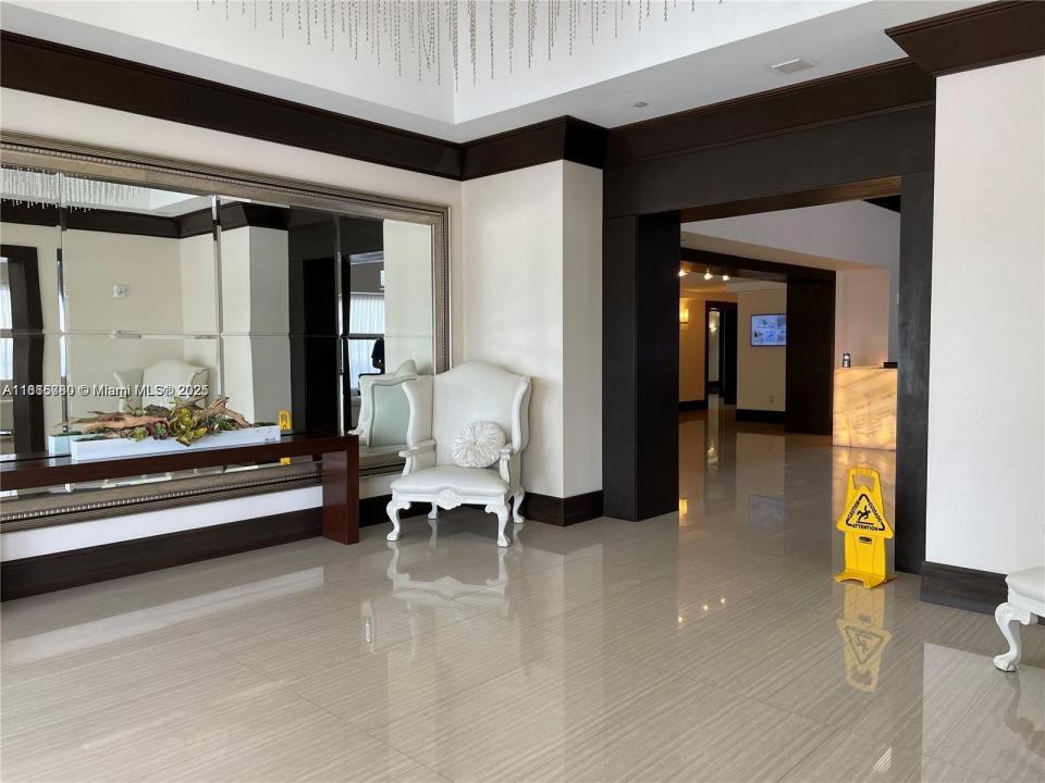 16485 Collins Ave 538, Sunny Isles Beach, Floryda 33160, USA