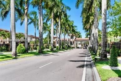 8870 NW 99th Path, Doral, Floryda 33178, USA