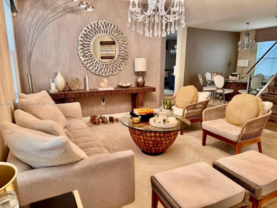 8870 NW 99th Path, Doral, Floryda 33178, USA