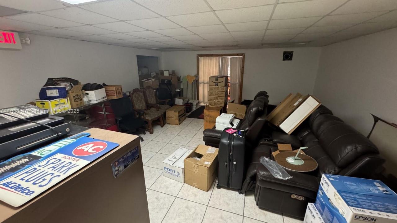 4805 E 10th Ave, Hialeah, Floryda 33013, USA