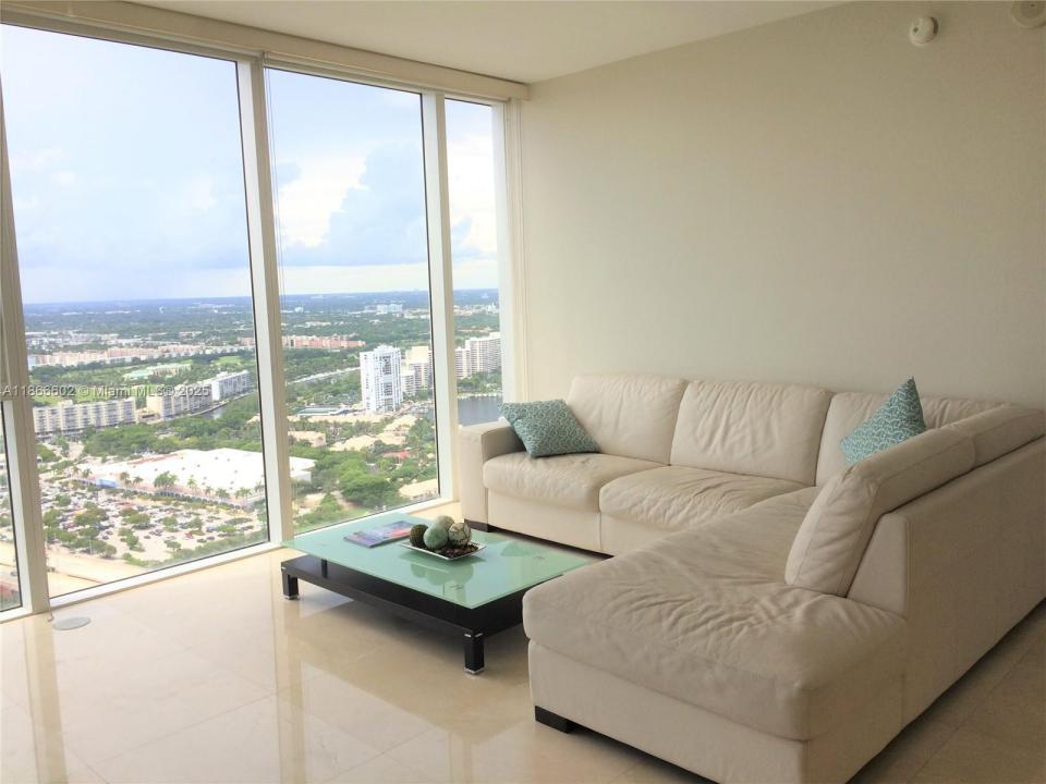 1830 S Ocean Dr 4407, Hallandale Beach, Florida 33009, USA
