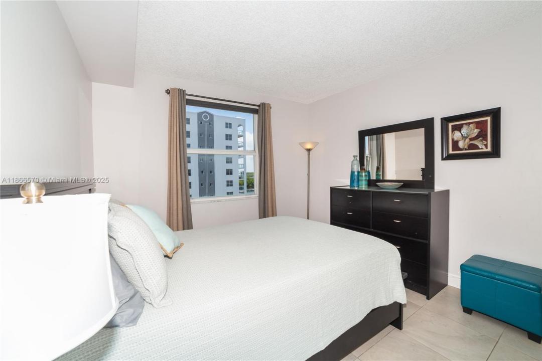 17100 N Bay Rd 1802, Sunny Isles Beach, Flórida 33160, Estados Unidos