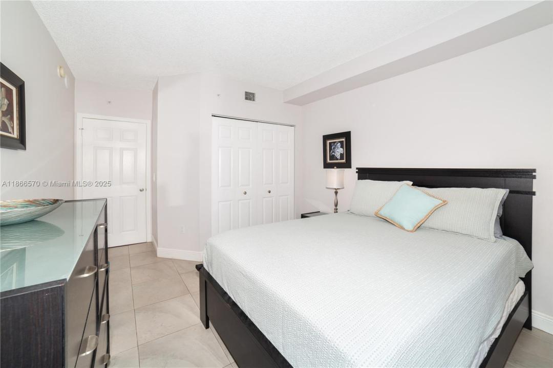 17100 N Bay Rd 1802, Sunny Isles Beach, Flórida 33160, Estados Unidos