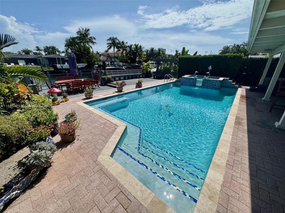 2015 NE 120th Rd, North Miami, Флорида 33181, Соединенные Штаты