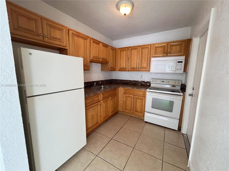 8287 NE Miami Ct 101, Miami, Florida 33138, Stati Uniti