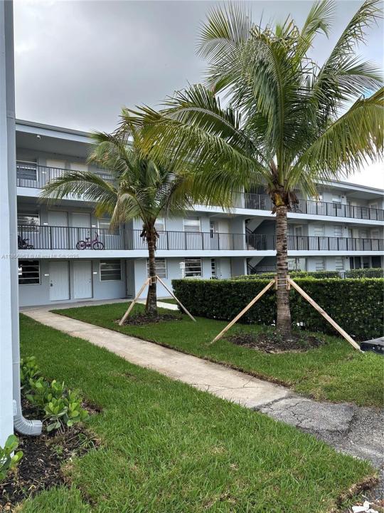 1100 NE 1 111, Hallandale Beach, Florida 33009, USA