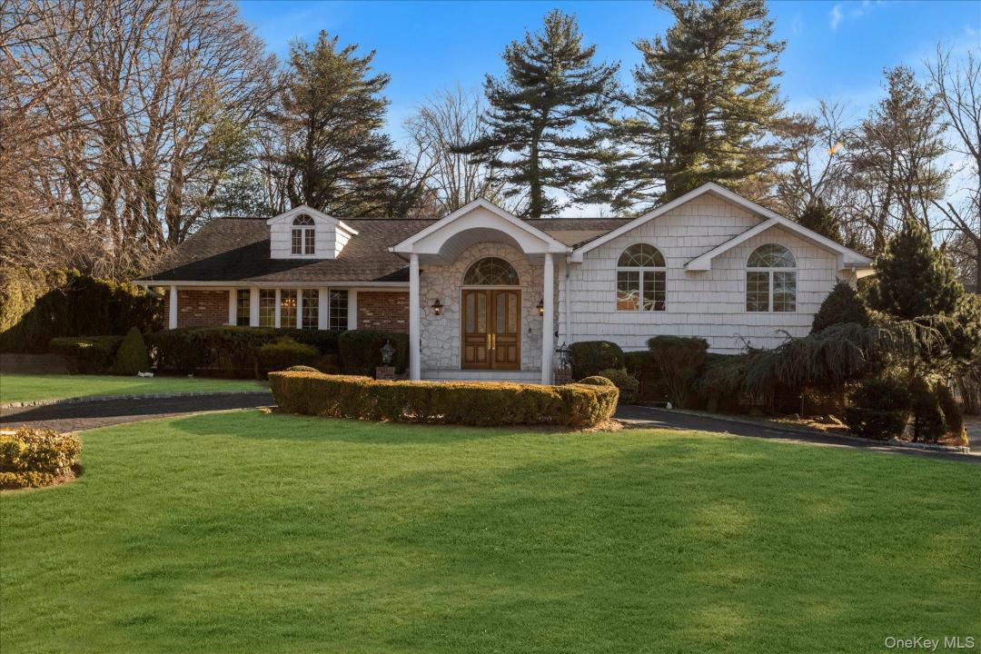 200 Hummingbird Drive, North Hempstead, New York 11576, USA