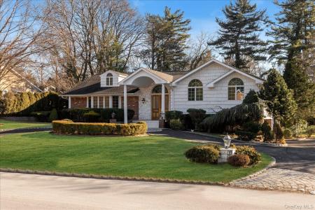 200 Hummingbird Drive, North Hempstead, New York 11576, USA