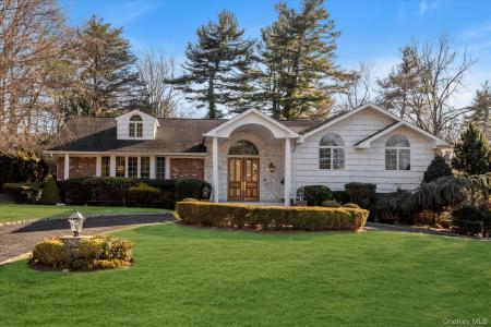 200 Hummingbird Drive, North Hempstead, New York 11576, USA