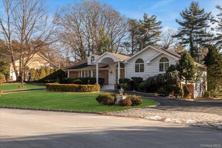 200 Hummingbird Drive, North Hempstead, New York 11576, USA
