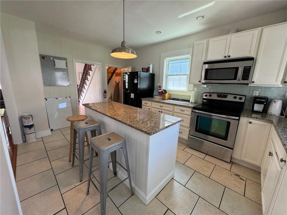 20 Narragansett Avenue, Newport, Rhode Island 02840