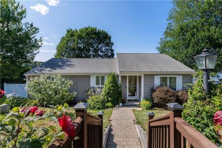 57 Cliff Drive, Freetown, Massachusetts 02702, USA