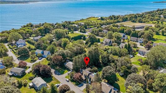 71 Mohawk Drive, Portsmouth, RI 02871, USA