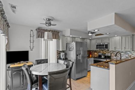 72 Hilltop Drive F, North Providence, Rhode Island 02904, États-Unis