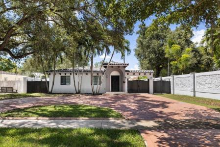 6556 SW 23rd St, West Miami, Floryda 33155, USA