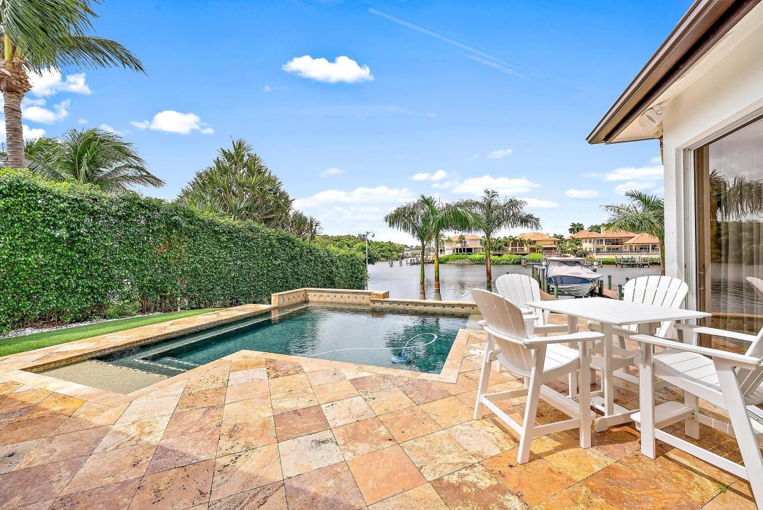 2117 N Suzanne Circle, CARLETON, North Palm Beach, Florida 33408