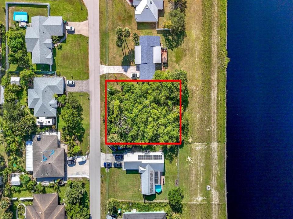 1022 SW Sultan Dr, Port St Lucie, פלורידה 34953, ארצות הברית של אמריקה