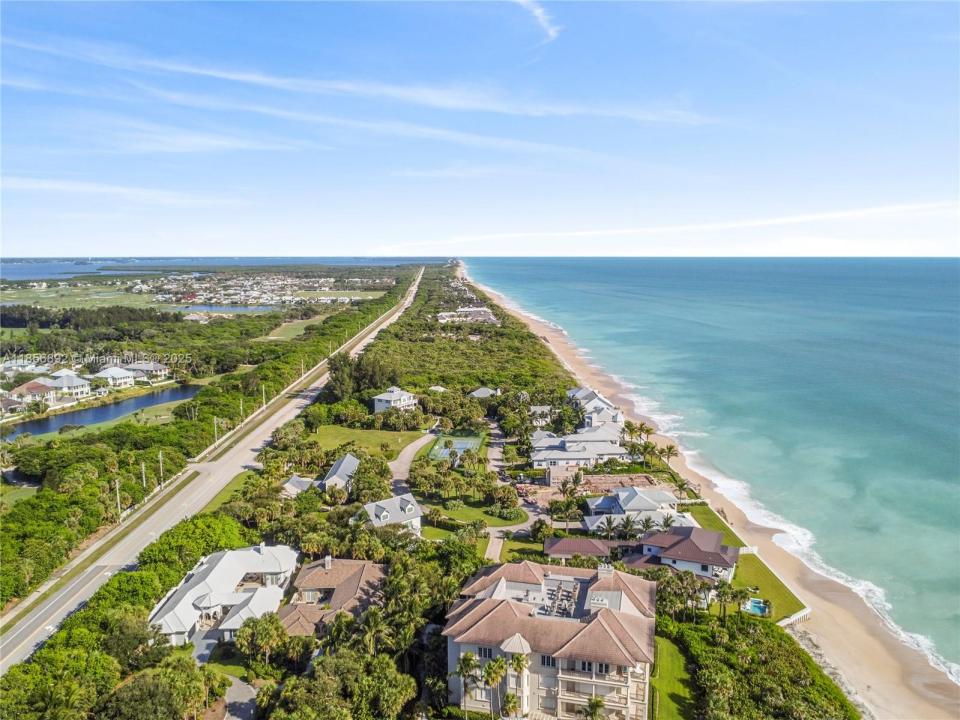 2335 Sanderling Ln, Vero Beach, Florida 32963