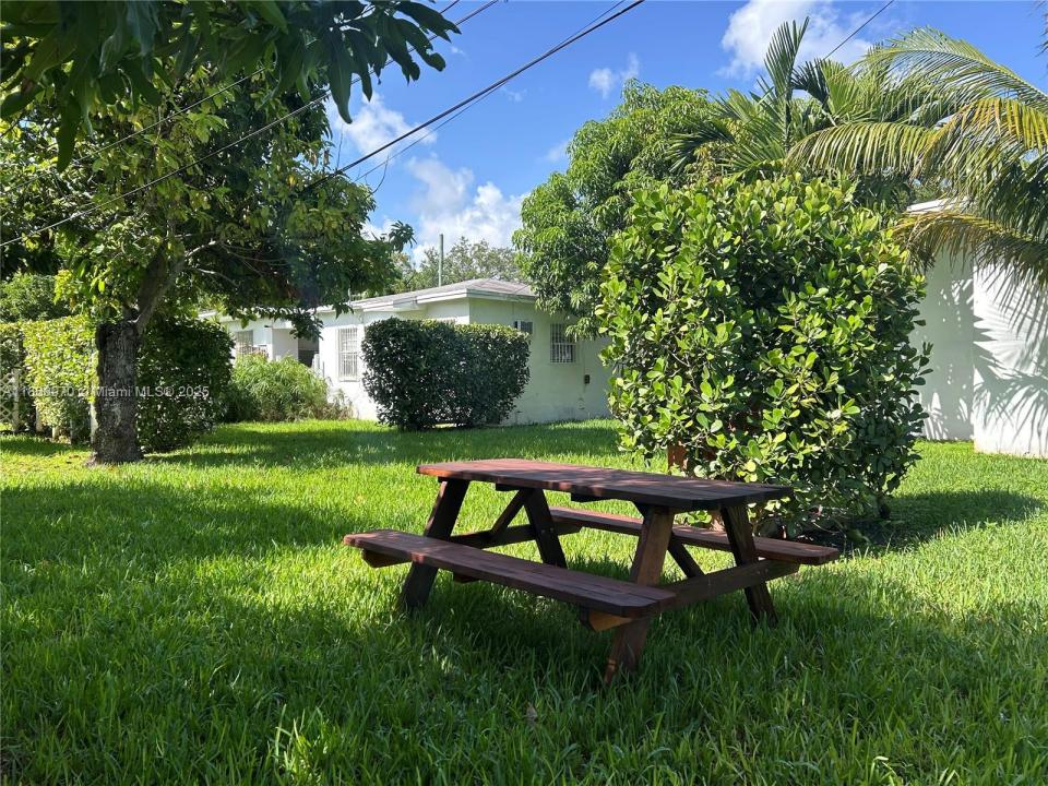 601 NW 90th St 13, El Portal, Florida 33150