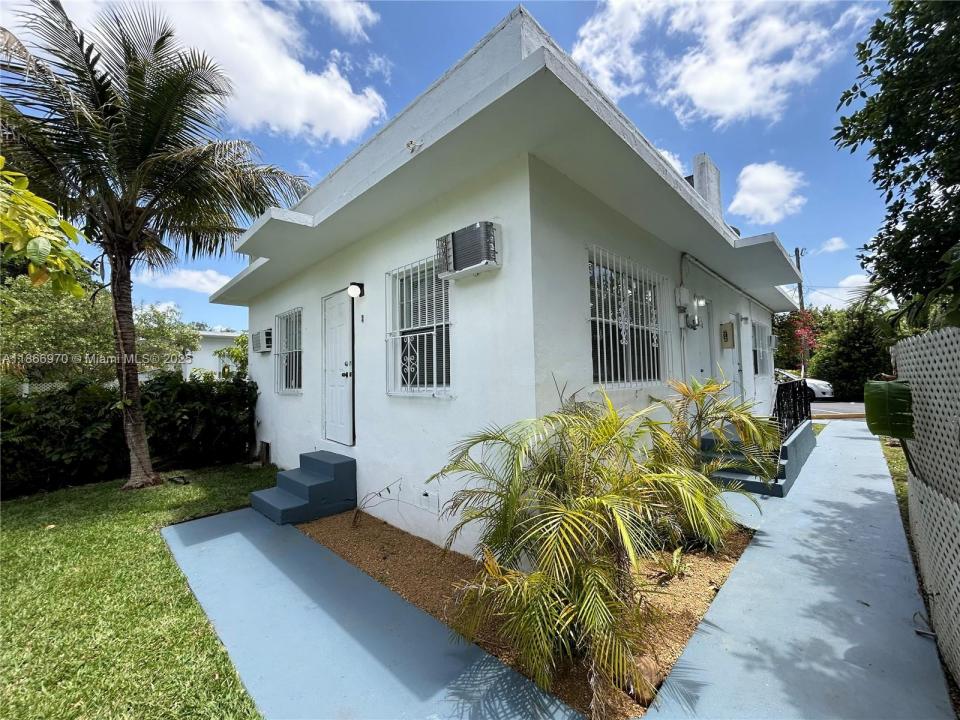 601 NW 90th St 13, El Portal, Florida 33150