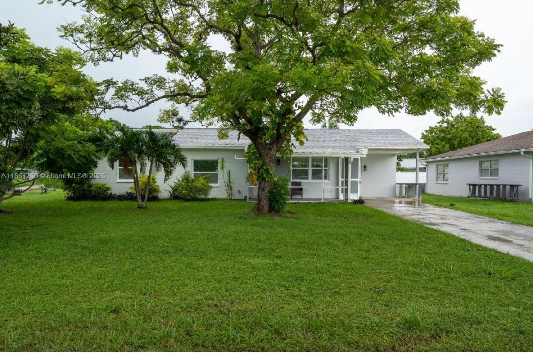 121 east 3rd street, Lehigh Acres, Florida 33936, Estados Unidos