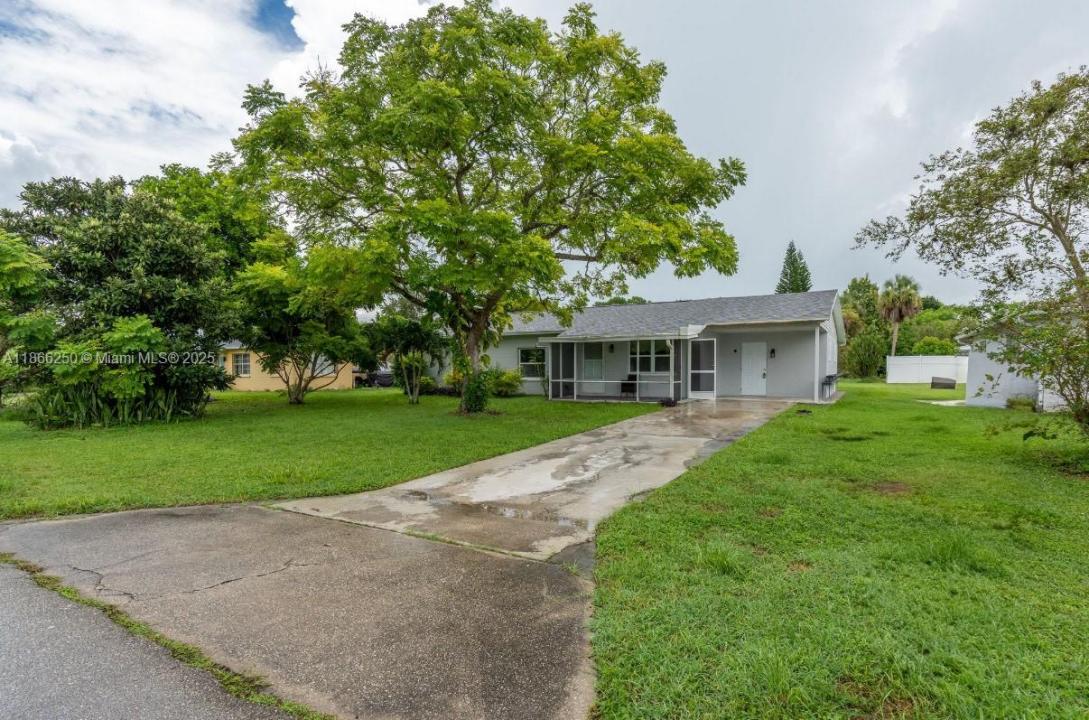 121 east 3rd street, Lehigh Acres, Florida 33936, Estados Unidos