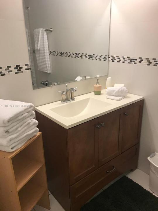 26 Diplomat Pkwy 2233, Hallandale Beach, Floryda 33009, USA