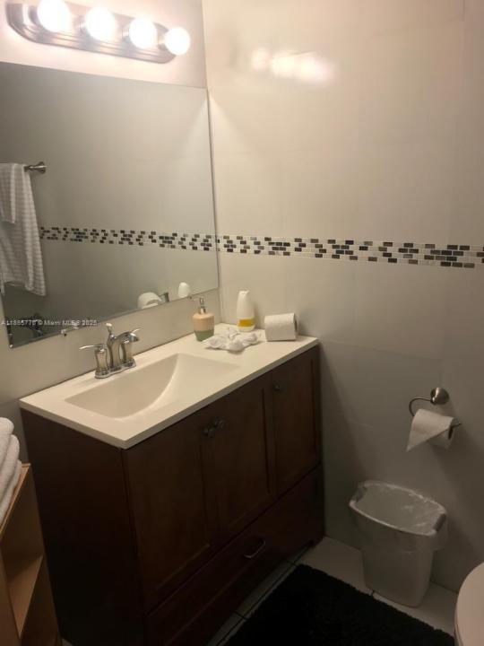 26 Diplomat Pkwy 2233, Hallandale Beach, Floryda 33009, USA