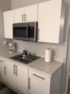 26 Diplomat Pkwy 2215, Hallandale Beach, Florida 33009, USA