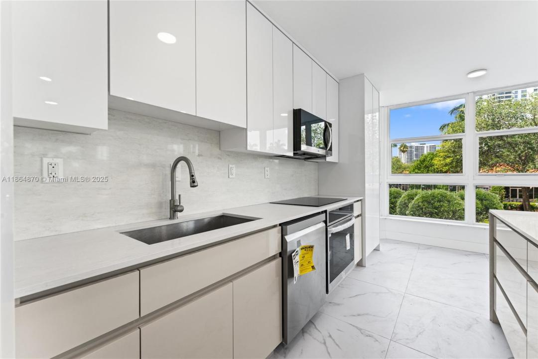 19101 NE 36th Ct 206, Aventura, Florida 33180, HOA KỲ