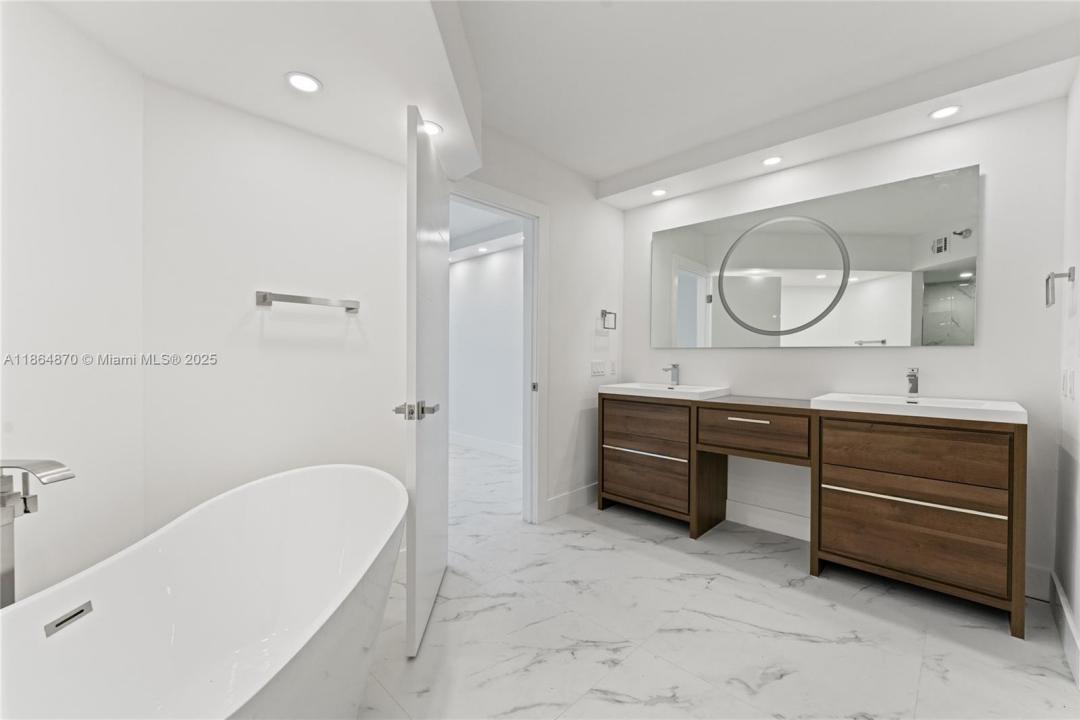 19101 NE 36th Ct 206, Aventura, Florida 33180, HOA KỲ