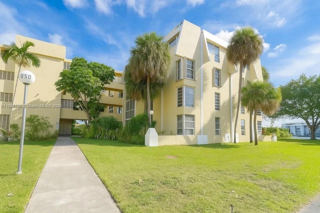 950 NE 199th st 1A 101, Miami, Флорида 33179, Соединенные Штаты
