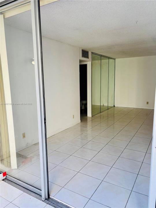 950 NE 199th st 1A 101, Miami, Флорида 33179, Соединенные Штаты