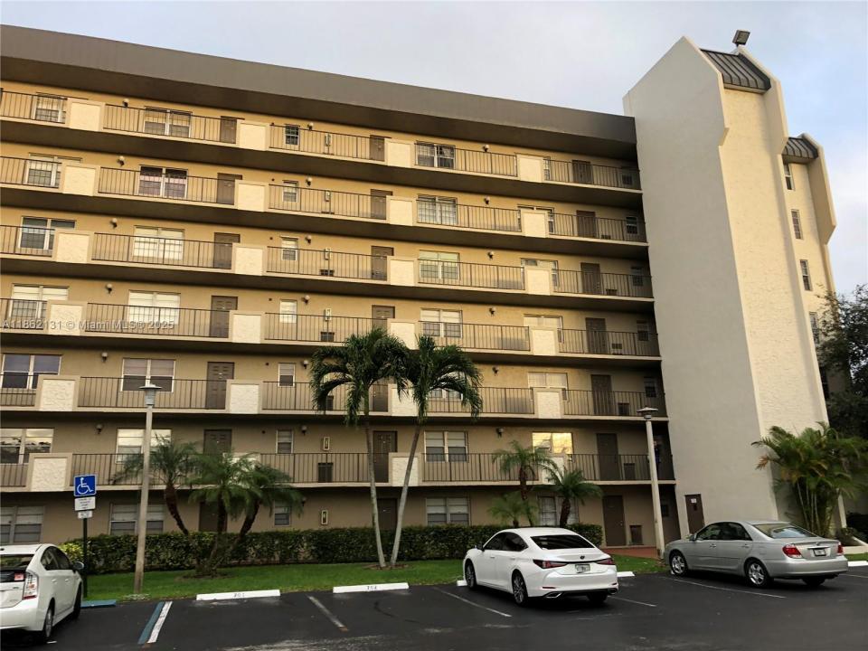 3100 W Rolling Hills Cir 310, Davie, Florida 33328, Estados Unidos