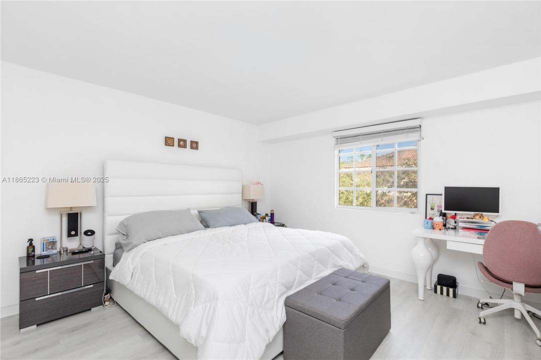 2961 NE 185th St 1617, Aventura, Floryda 33180, USA