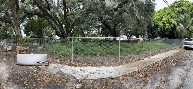 555 NE 147th St, Miami, Florida 33161, USA