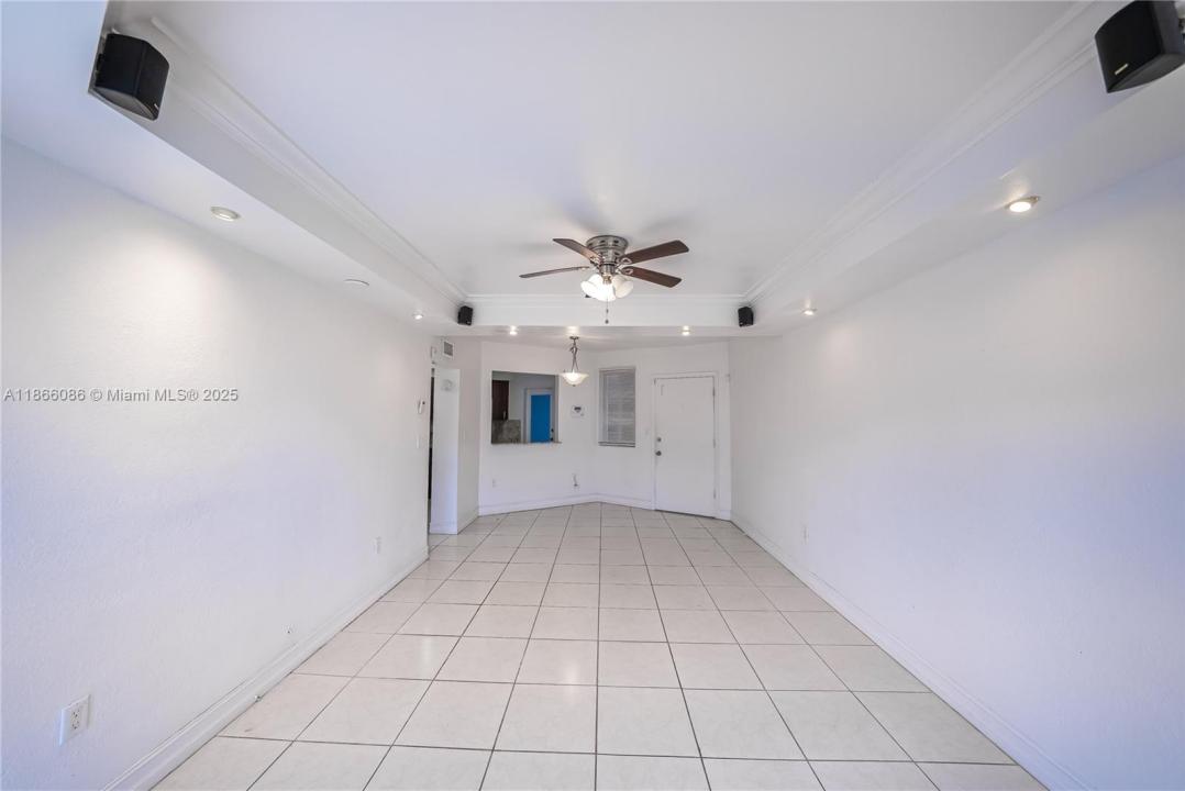 1701 NE Miami Gardens Dr 115, Miami, פלורידה 33179, ארצות הברית של אמריקה