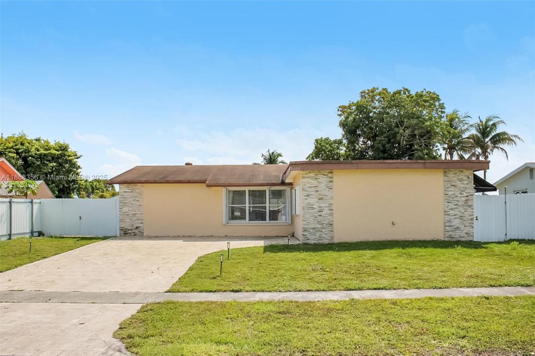 9400 NW 13th St, Pembroke Pines, Florida 33024