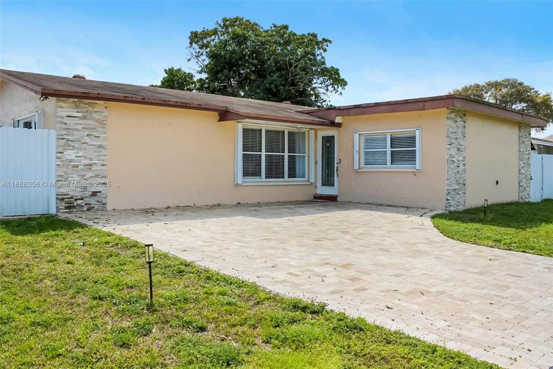 9400 NW 13th St, Pembroke Pines, Florida 33024
