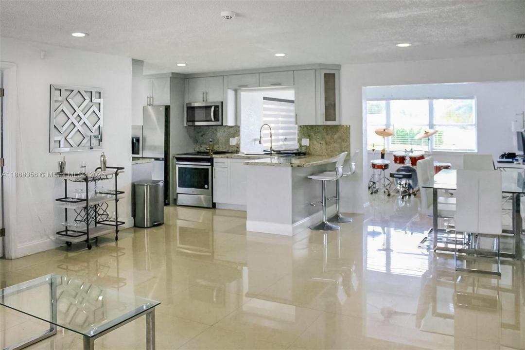 9400 NW 13th St, Pembroke Pines, Florida 33024