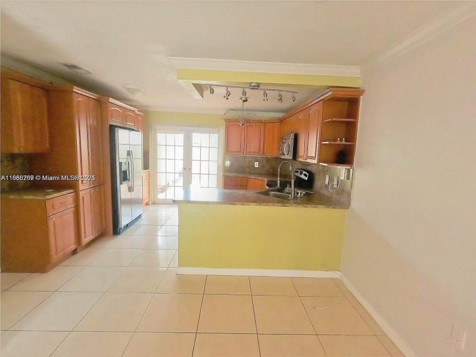 1790 W 58th St 6, Hialeah, Florida 33012, Estados Unidos