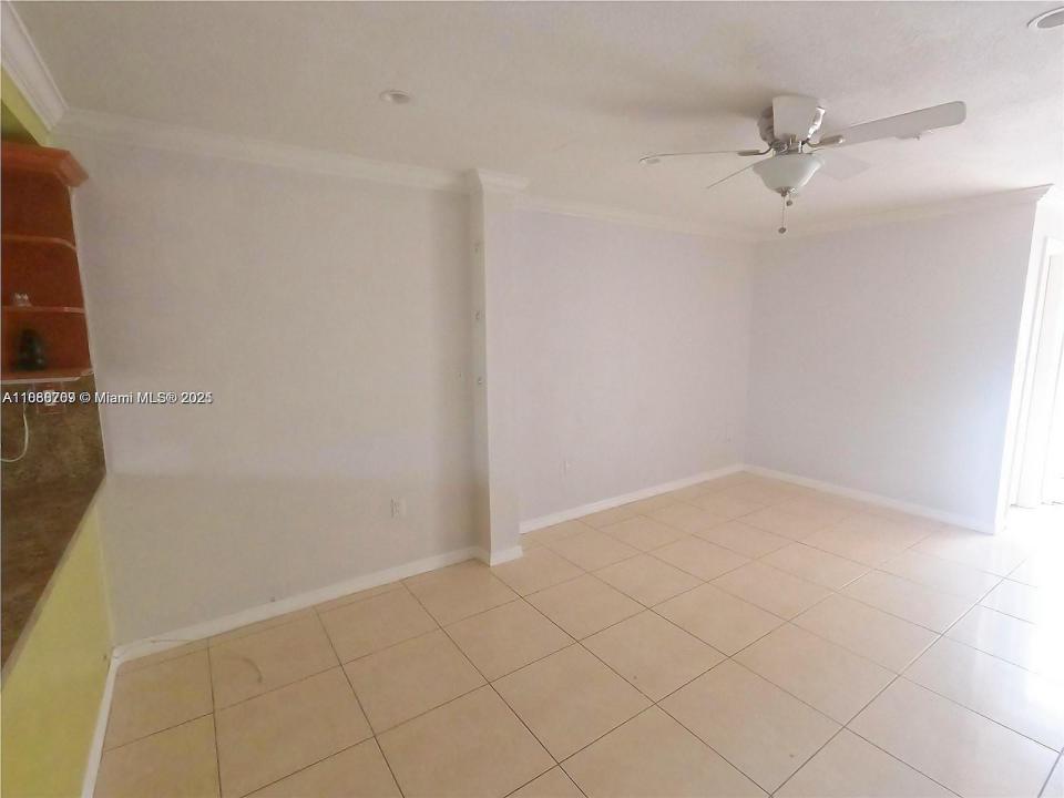 1790 W 58th St 6, Hialeah, Florida 33012, Estados Unidos
