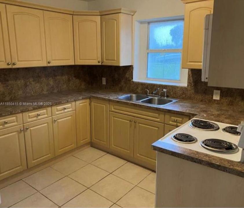 11929 SW 216th St, Miami, Florida 33170